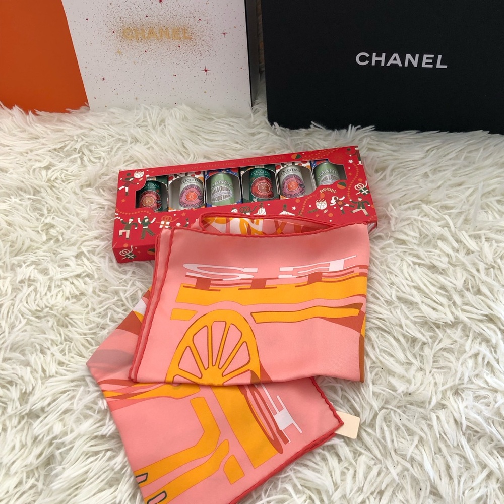 Hermès Scarf 70 CM (Free Dior Lip Glow Oil & item in last picture)
